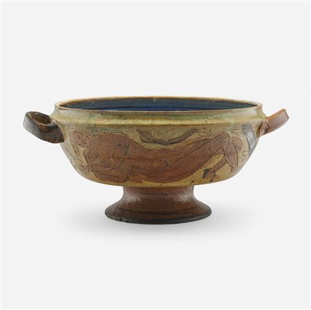 Coupe with figure