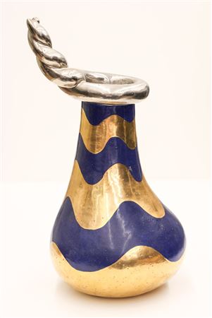 Vessel with a Twist by Mutsuo Yanagihara - Auction record, sale price, and art valuation. Compare with similar artists and explore comparable artworks.