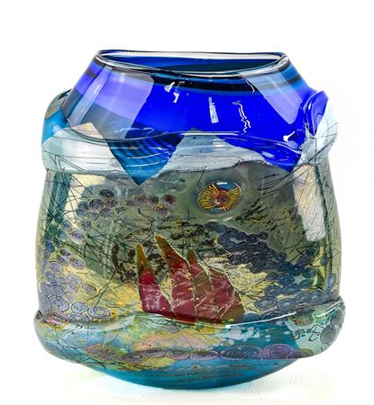 ART GLASS VASE