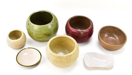 POTTERY BOWLS & PLATES
