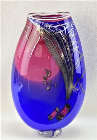 ART GLASS VASE
