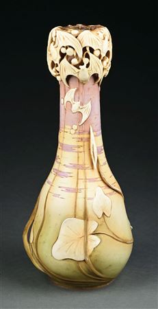 Amphora Berry Bat Vase