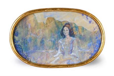 Jeune femme assise dans un jardin.