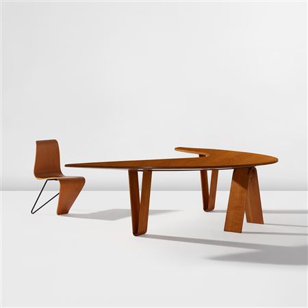 "Boomerang" desk and chair by Andre Bloc - Auction record, sale price, and art valuation. Compare with similar artists and explore comparable artworks.
