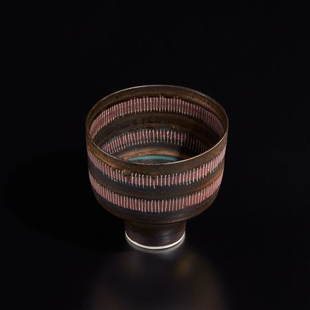 Footed bowl