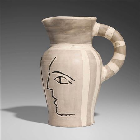 Pichet gravé gris