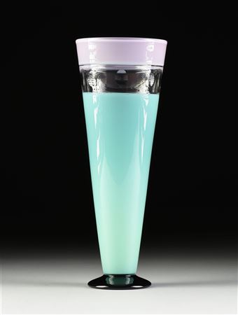 ART DECO STYLE ART GLASS VASE