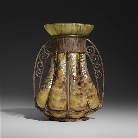 Vase with mount