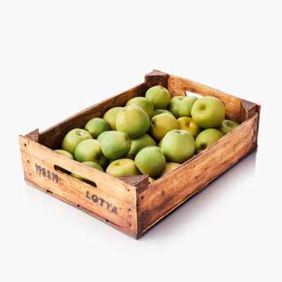 Sculpture in the form of a fruit box with 34 loose apples