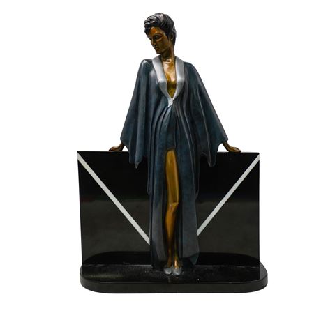"Standing Lady"