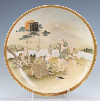 Dessert plate depicting figures arguing on a beach with Mount Fuji in the background