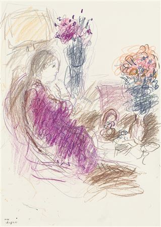 Intérieur à la jeune femme de profil en violet