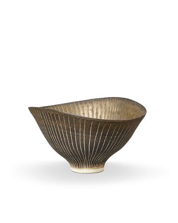 Small footed squeezed bowl