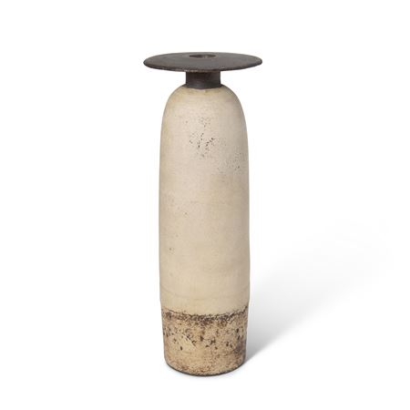 Bottle vase with disc