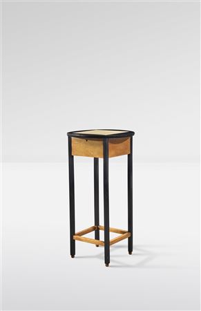 Secret pedestal table