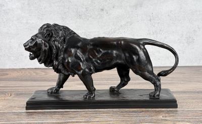 Lion Qui Marche