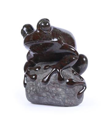 A Polished Serpentine Model of a Tree Frog