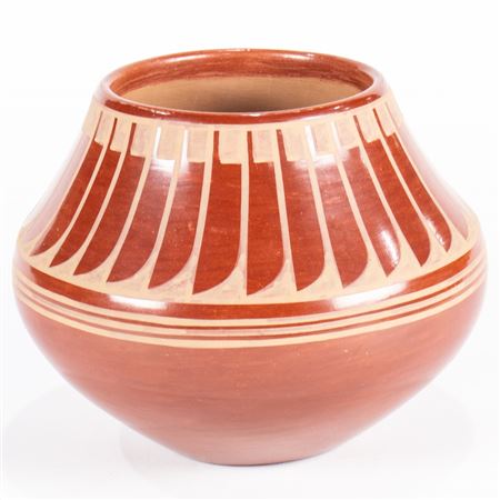 Ildefonso redware jar
