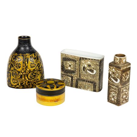 Art pottery 'Bacca' vases (4)