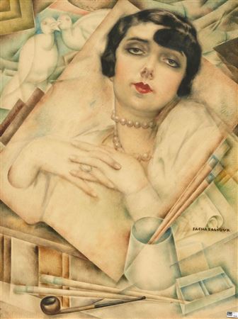 Femme au collier de perles et mains croisée