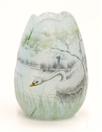 Miniature Swan in Lake Cameo Glass Vase