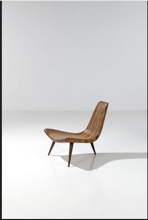 'Cadeira de tres pes' tripod chair