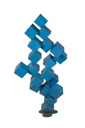 Sculpture composed of light blue cubes joined in an abstract layout.