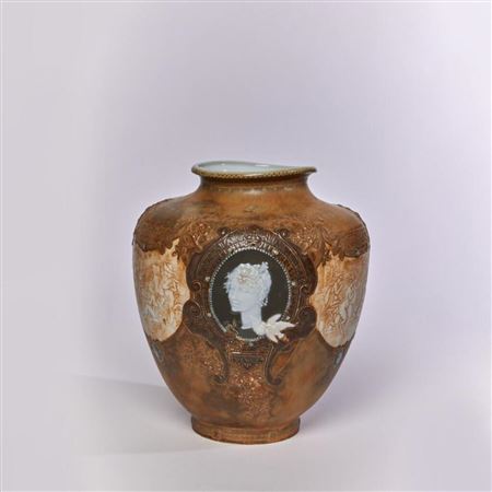 "Profiles des Amazones" Vase