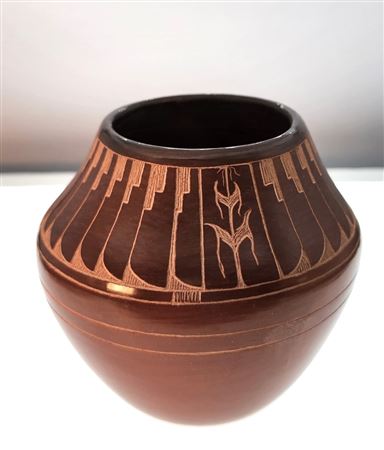 Band of Feathers Design Vase