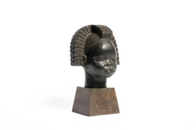 Crved African head