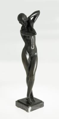 Female Nude by Lorenzo Coullaut Valera - Auction record, sale price, and art valuation. Compare with similar artists and explore comparable artworks.