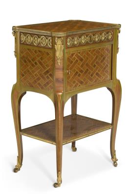 A LATE LOUIS XV ORMOLU-MOUNTED TULIPWOOD AND PARQUETRY TABLE A ECRIRE