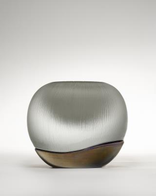 Vase 'Luna' by Thomas Stearns - Auction record, sale price, and art valuation. Compare with similar artists and explore comparable artworks.