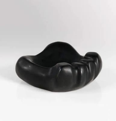 Cendrier Patte d’ours en céramique émaillée satinée noire