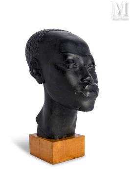 Head of a Mengbetu woman