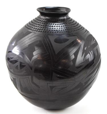 MATA ORTIZ BLACK POTTERY OLLA