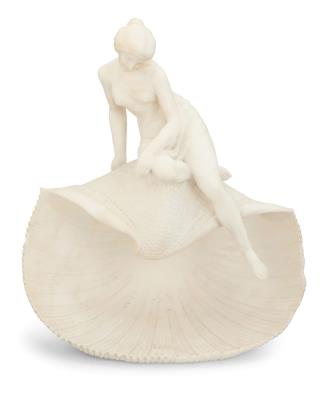 Nude maiden on a shell