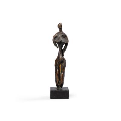 Femme debout