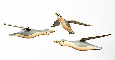 Three wooden seagull figures of painted wood(3)