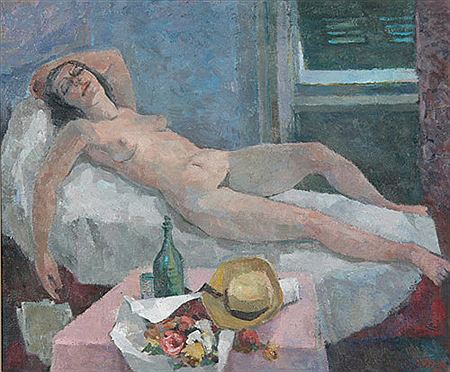 "Siesta", auf Ruhebett liegender weiblicher Akt, davor ein Tisch mit Blumen, Hut und Weinflasche