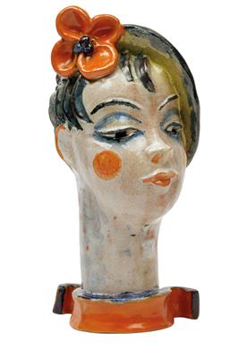 A girl’s head with hat