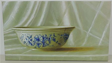 Porzellanschale mit Blumendekor.