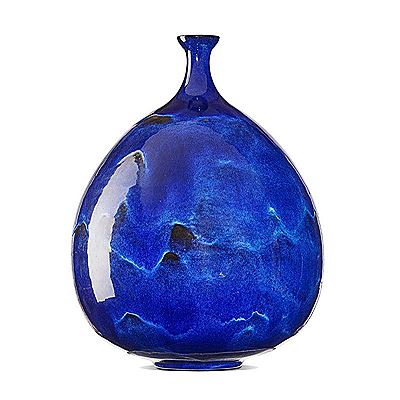 Large vase by Gertrud & Otto Natzler - Auction record, sale price, and art valuation. Compare with similar artists and explore comparable artworks.