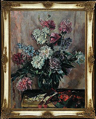 "Stillleben mit Pfingstrosen und Rittersporn" by Hermann Fricke - Auction record, sale price, and art valuation. Compare with similar artists and explore comparable artworks.