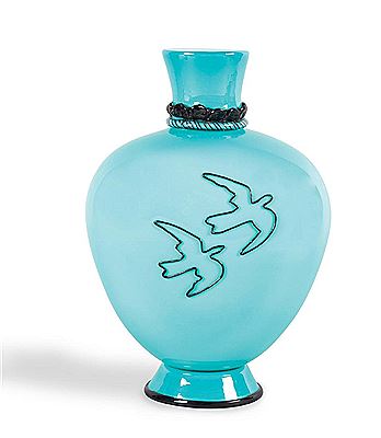 Untitled glass vase by Tomaso Buzzi - Auction record, sale price, and art valuation. Compare with similar artists and explore comparable artworks.