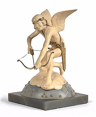 Cupidon bandant son arc, sur des nuages