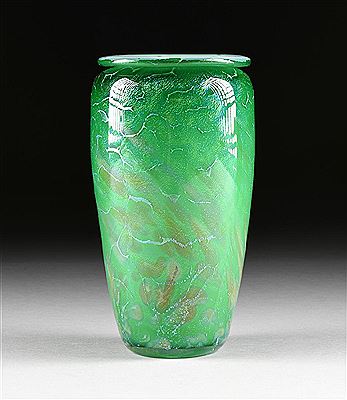 A BLOWN CASED GLASS VASE WITH SILVER INCLUSIONS