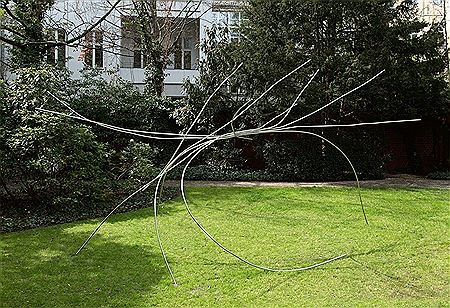 "Große Fließende (Luxeuil)" by Norbert Kricke - Auction record, sale price, and art valuation. Compare with similar artists and explore comparable artworks.
