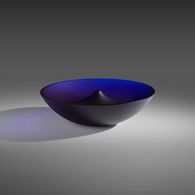Bowl with a point