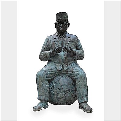 Gus Dur by Noor Ibrahim - Auction record, sale price, and art valuation. Compare with similar artists and explore comparable artworks.